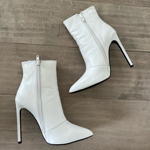 Tony Bianco White Stiletto High Heeled Pointed Ankle Pointy Boots
Booties 7.5 - Picture 7 of 10